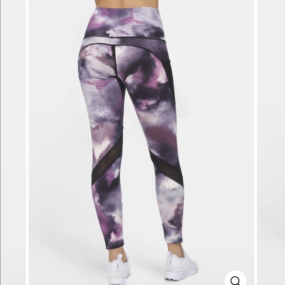 WATER CLOUD HIGHWAIST 7/8 LEGGING W/ MESH POCKETS - Picture 2 of 12